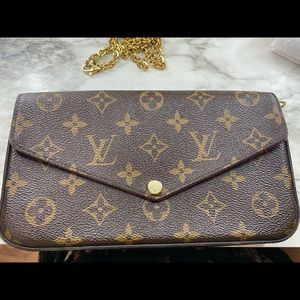 Louis Vuitton felicie. Come with strap, dust bag and box. No inserts.